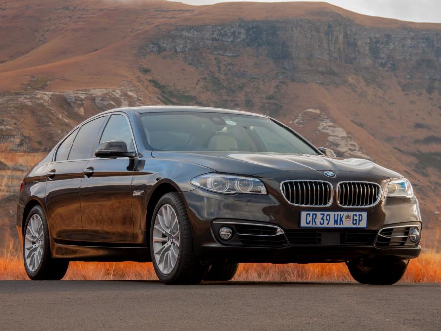  BMW 520i Sedan Luxury Line 2013 года  (ZA) (фото 9 из 20)